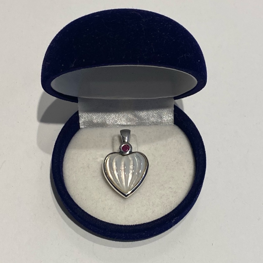 Vintage 925 SS Mother of Pearl Heart pendant with Ruby Diamond. - Picture 1 of 10